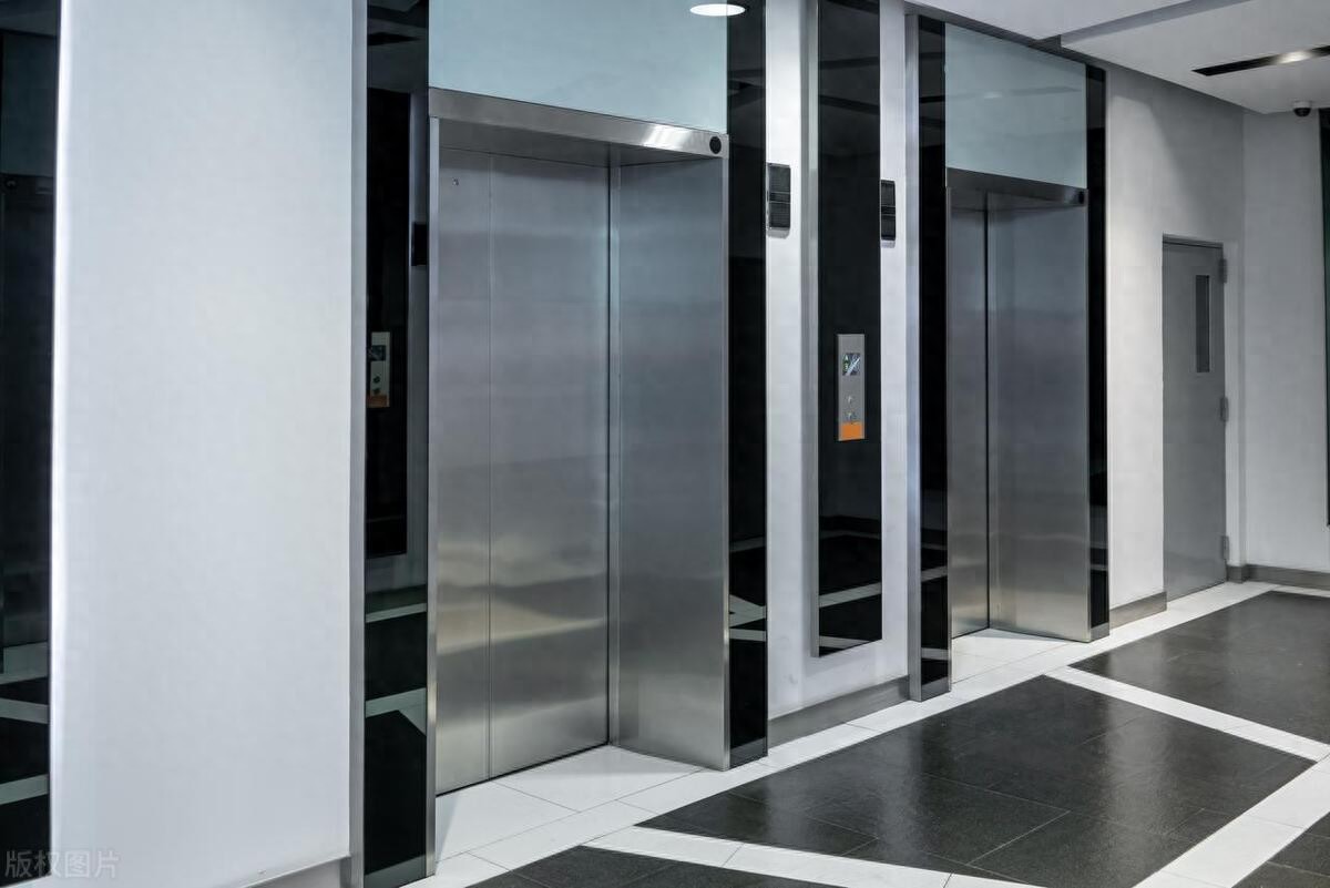 钢平台配货梯选错=白搭！3类升降机真实体验，谁用谁爽？